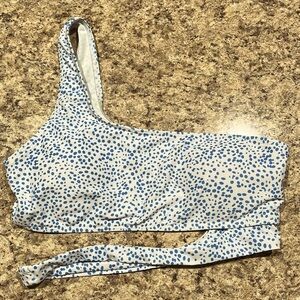 Medium single bathing suit top